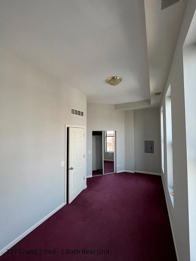 Building Photo - 729 W Grand Ave