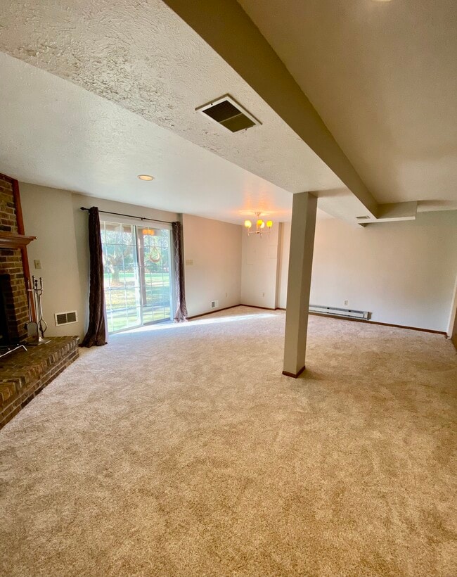 Building Photo - 30 Monmouth Dr