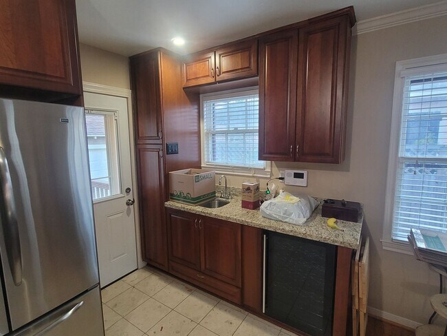 Building Photo - Single Family 1300+ square foot East End Home