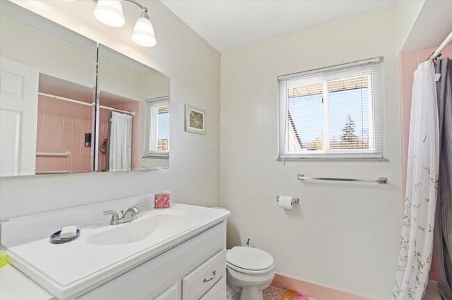 Building Photo - 2220 E Stadium Blvd