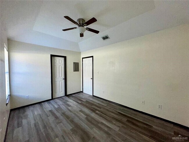 Building Photo - 17 Mynah Ave