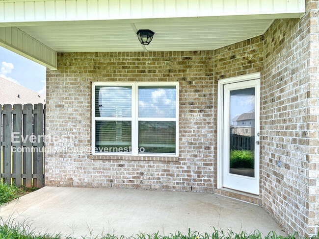 Building Photo - 109 Elaina Grey Ct