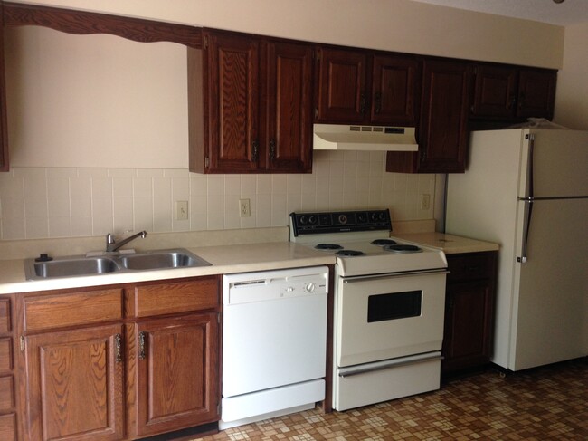 Building Photo - 4515 W Millbrook Dr