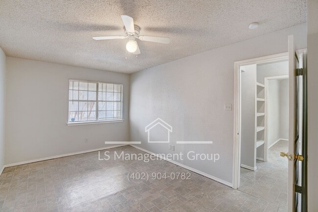 Building Photo - 7517 Oak Chase