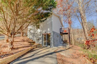 Building Photo - Westwood Duplex