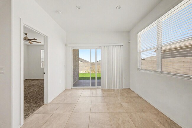 Building Photo - 1566 E Fletcher Dr