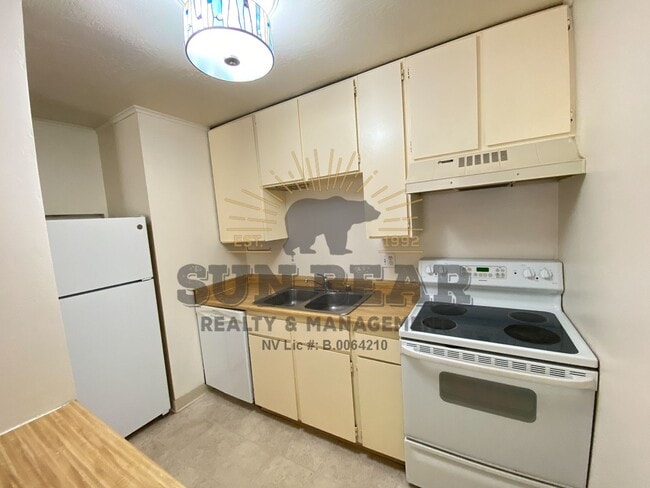 Building Photo - 1 Bedroom in Incline Village!