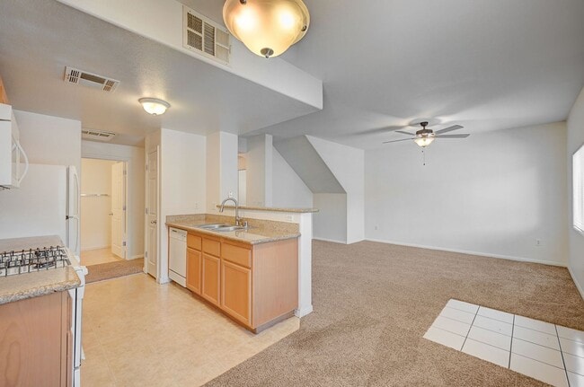 Building Photo - Charming 3-bed, 2-bath Downstairs Unit