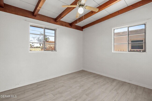 Building Photo - 550 Dolan St