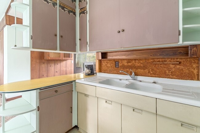 Building Photo - Home for Rent in Roseburg