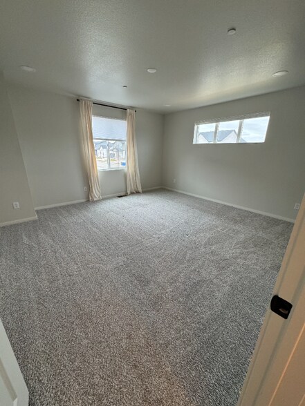 Building Photo - 2968 Barnstormer St