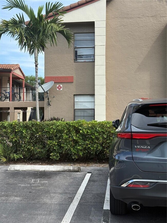 Building Photo - 3275 Coral Ridge Dr