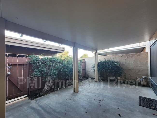 Building Photo - 3127 Vía Grande