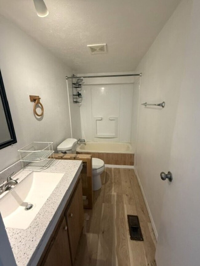 Building Photo - 3 bedroom single wide in Ryndon with Garage