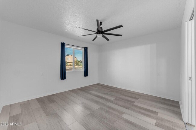Building Photo - 1852 N Saffron Cir