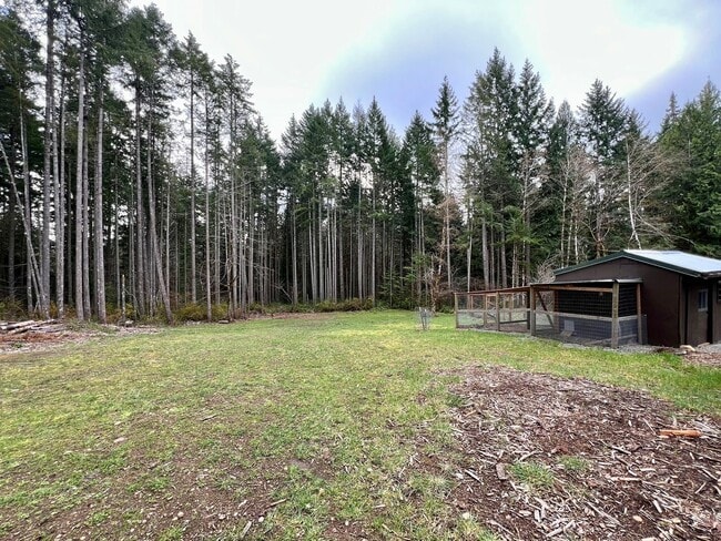 Building Photo - Private 5 Acres