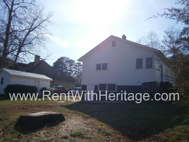 Building Photo - GORGEOUS RANCH/ GRAND PA'S BUNGELOW/ 1.6 ACRES/ FRONT PORCH/ PRIVATE YARD