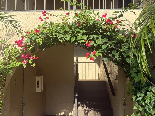 Building Photo - 519 Shady Pine Way