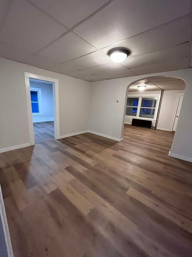 Building Photo - 114 N Thomas Ave