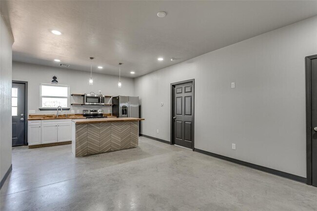 Building Photo - 12571 US-77