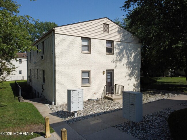 Building Photo - 440 Cross Rd