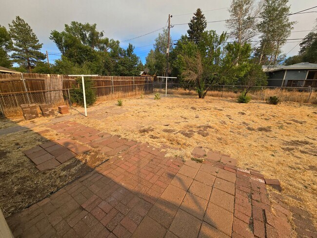 Building Photo - West-Flagstaff 4bd/2ba House Near NAU & CCC -Students & Pets OK!! Avail. July 10th!