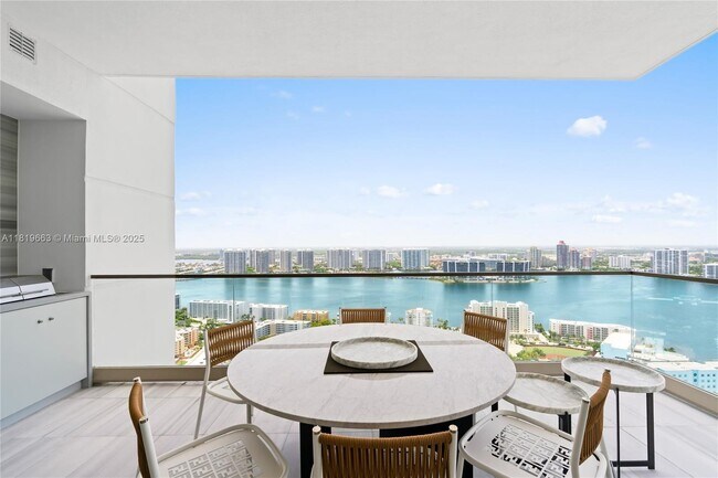 Building Photo - 17975 Collins Ave