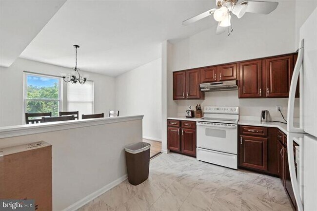 Building Photo - 20315 Beaconfield Terrace