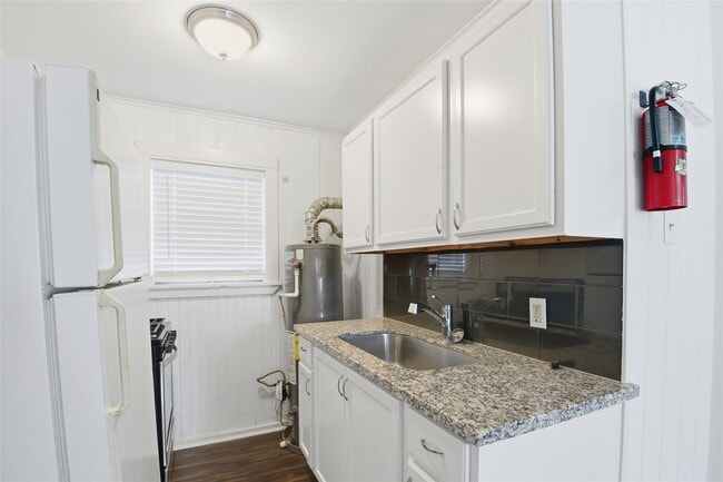 Building Photo - 5010 Ennis St