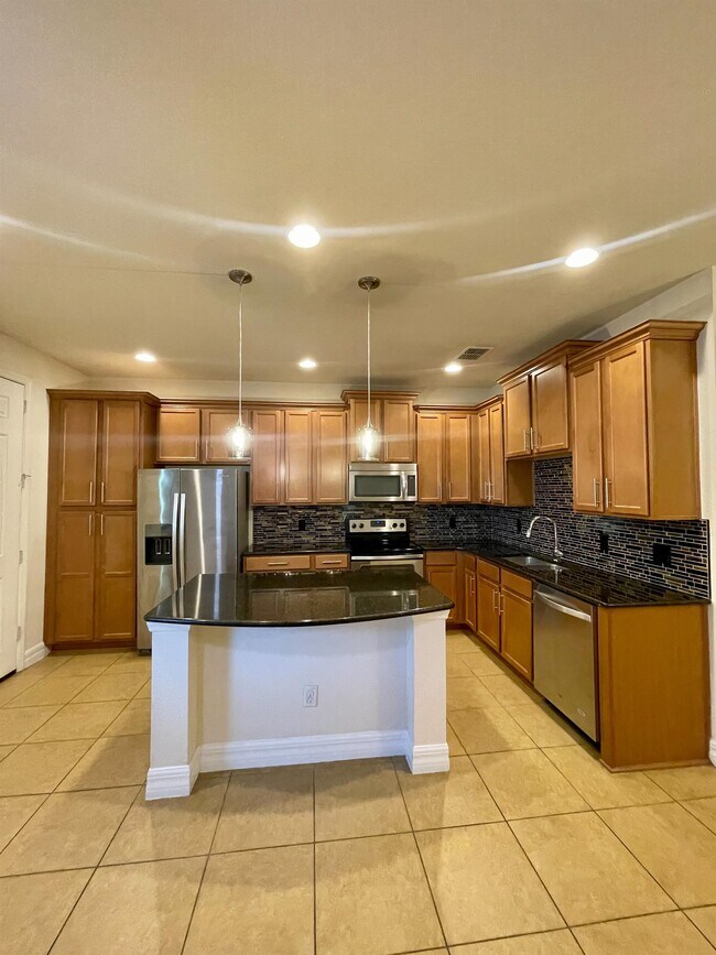 Building Photo - 10132 Eagle Creek Center Blvd