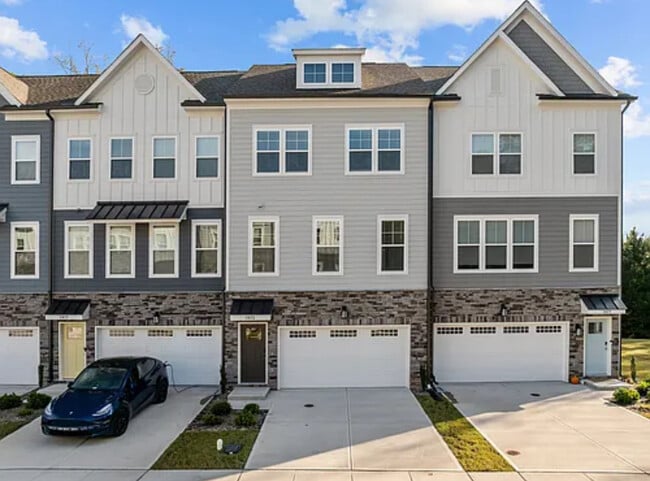 Primary Photo - 1975 Fahey Dr