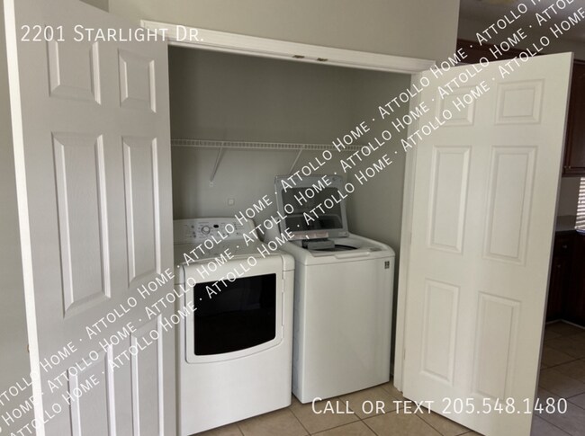 Building Photo - 2201 Starlight Dr