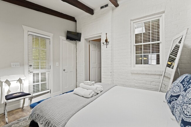 Building Photo - 545 E Congress St