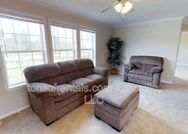 Building Photo - 3 Dadoo Dr