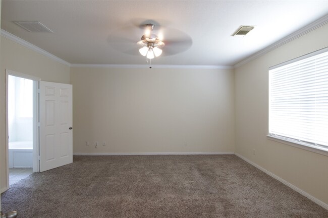 Building Photo - 2027 Creek Run Dr