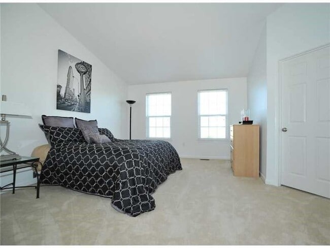 Building Photo - 704 Park Plaza E