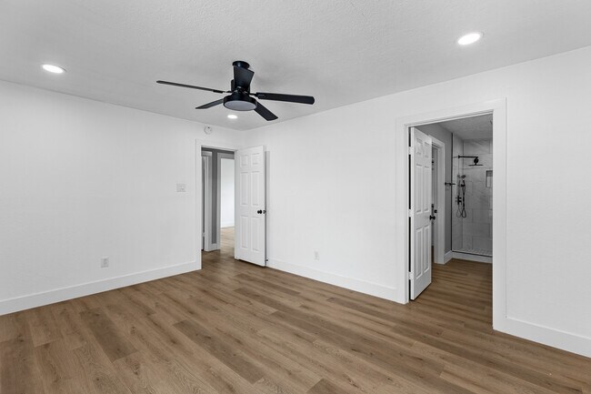 Building Photo - 12223 Kingslake Forest Dr