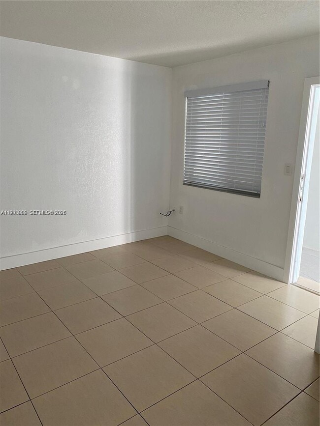 Building Photo - 35 SW 21st Ave