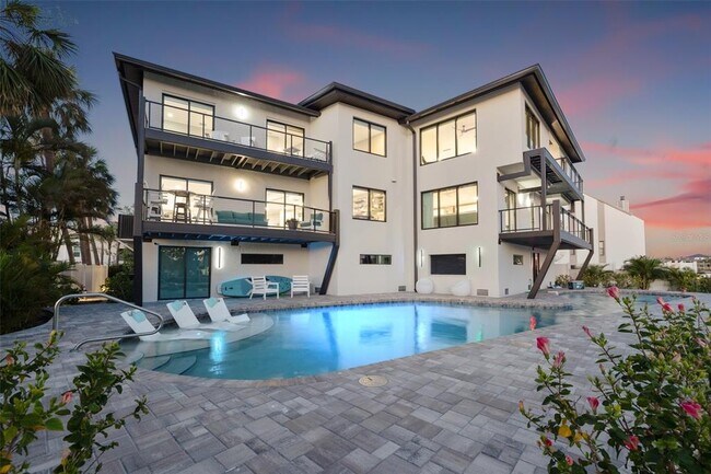 Building Photo - 12404 Capri Cir N