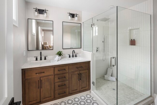 Building Photo - 31 Boardman St