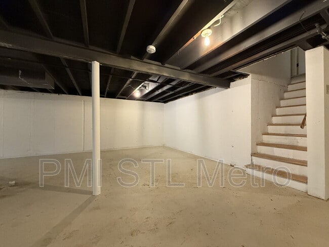 Building Photo - 2512 Dukeland Dr