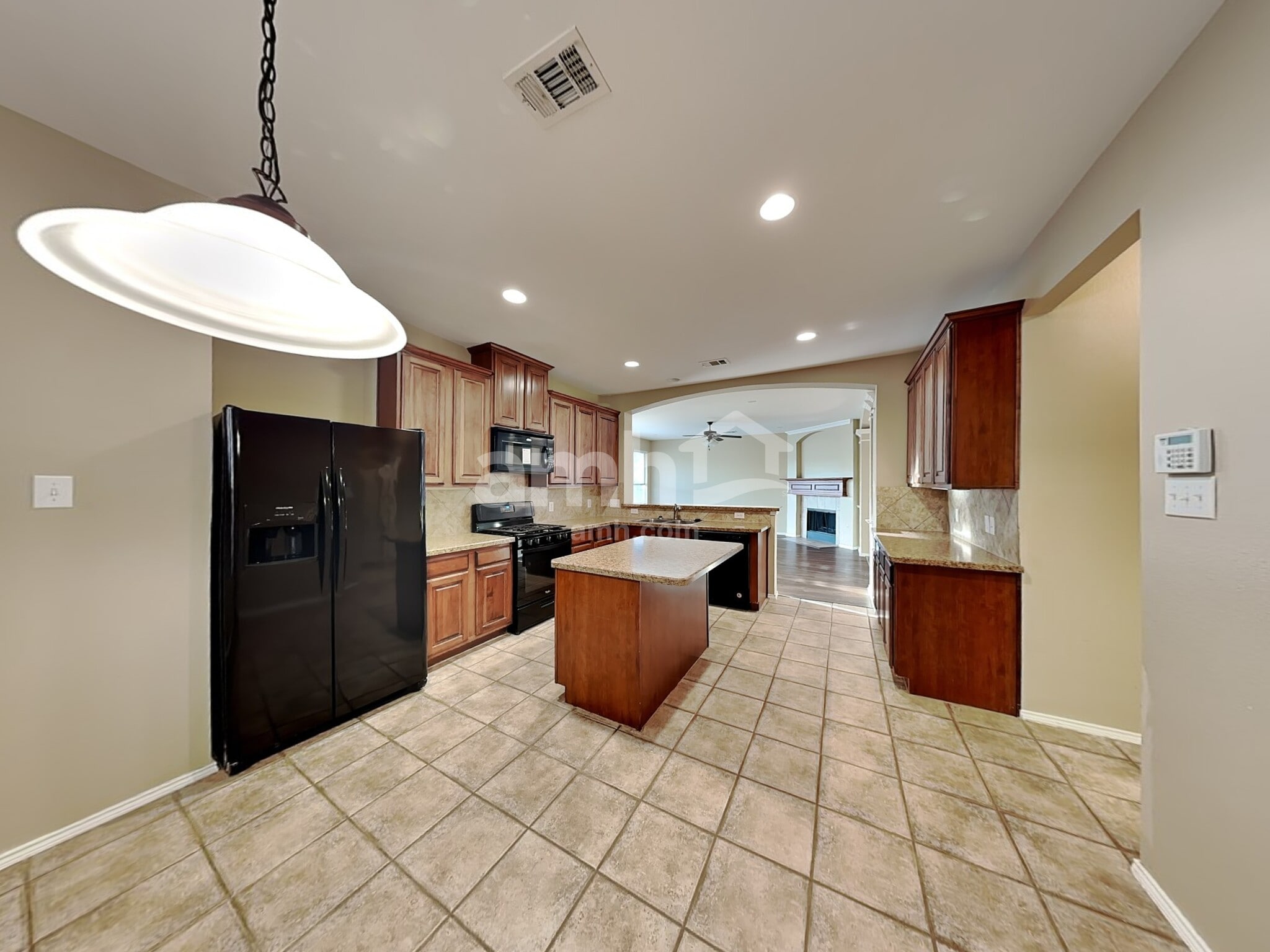Building Photo - 721 Hickory Ln