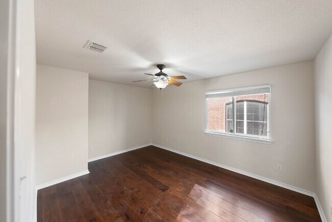 Building Photo - Gated Community - Resort Amenities