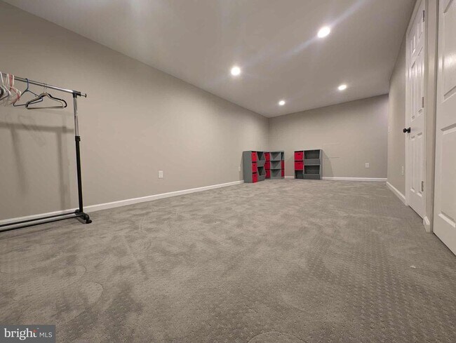 Building Photo - 11 Starlight Ct