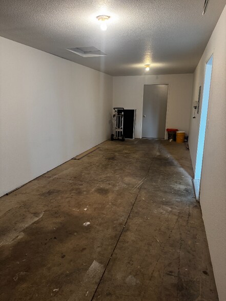 Building Photo - 1531 W Locust St
