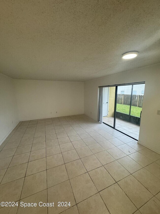 Building Photo - 592 N Wickham Rd
