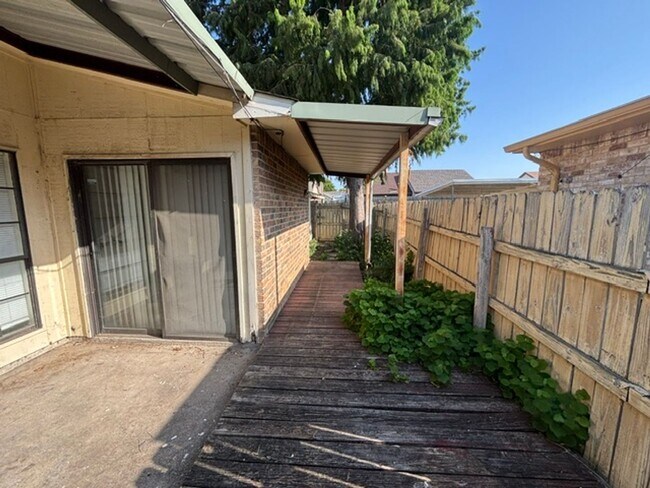 Building Photo - 2517 Limestone Dr