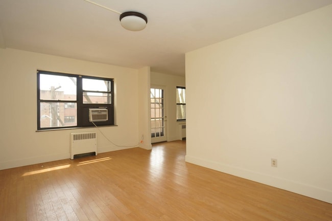 Building Photo - 5533 Covode St