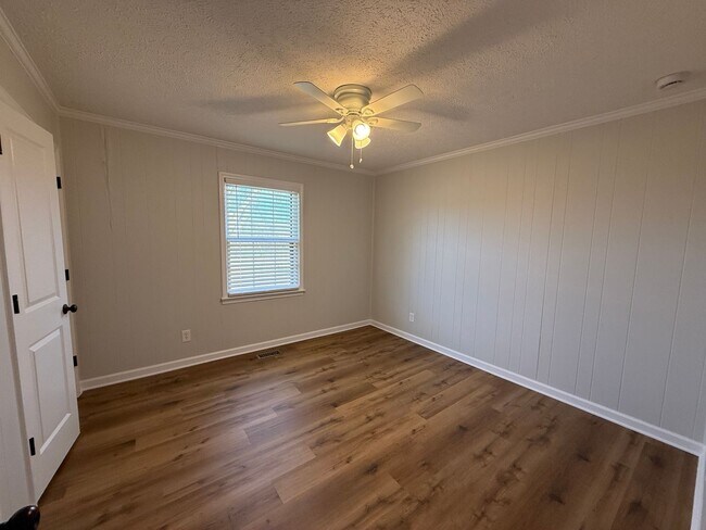 Building Photo - Charming Rural Home on 2+ Acres in Jackson...