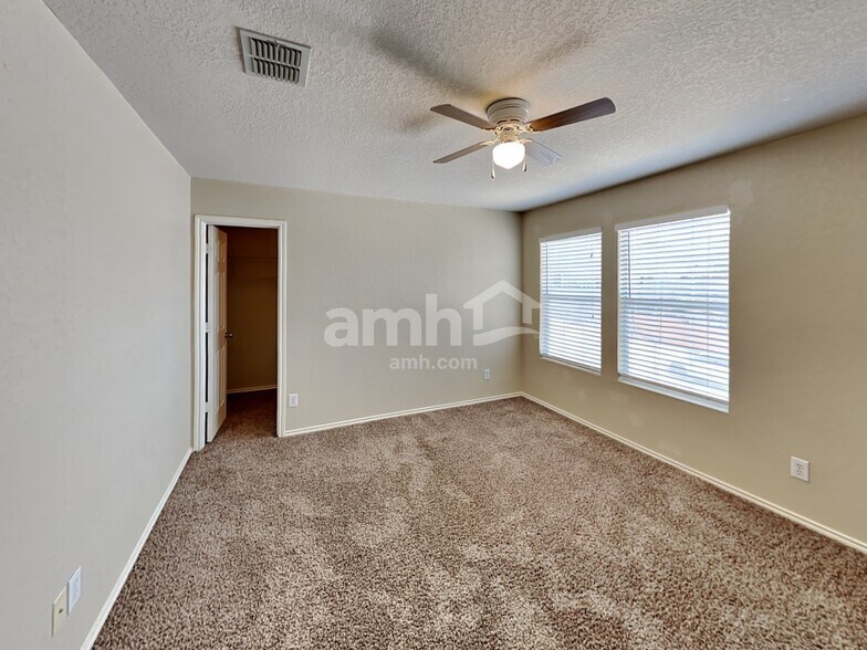 Building Photo - 3739 Hideaway Grn